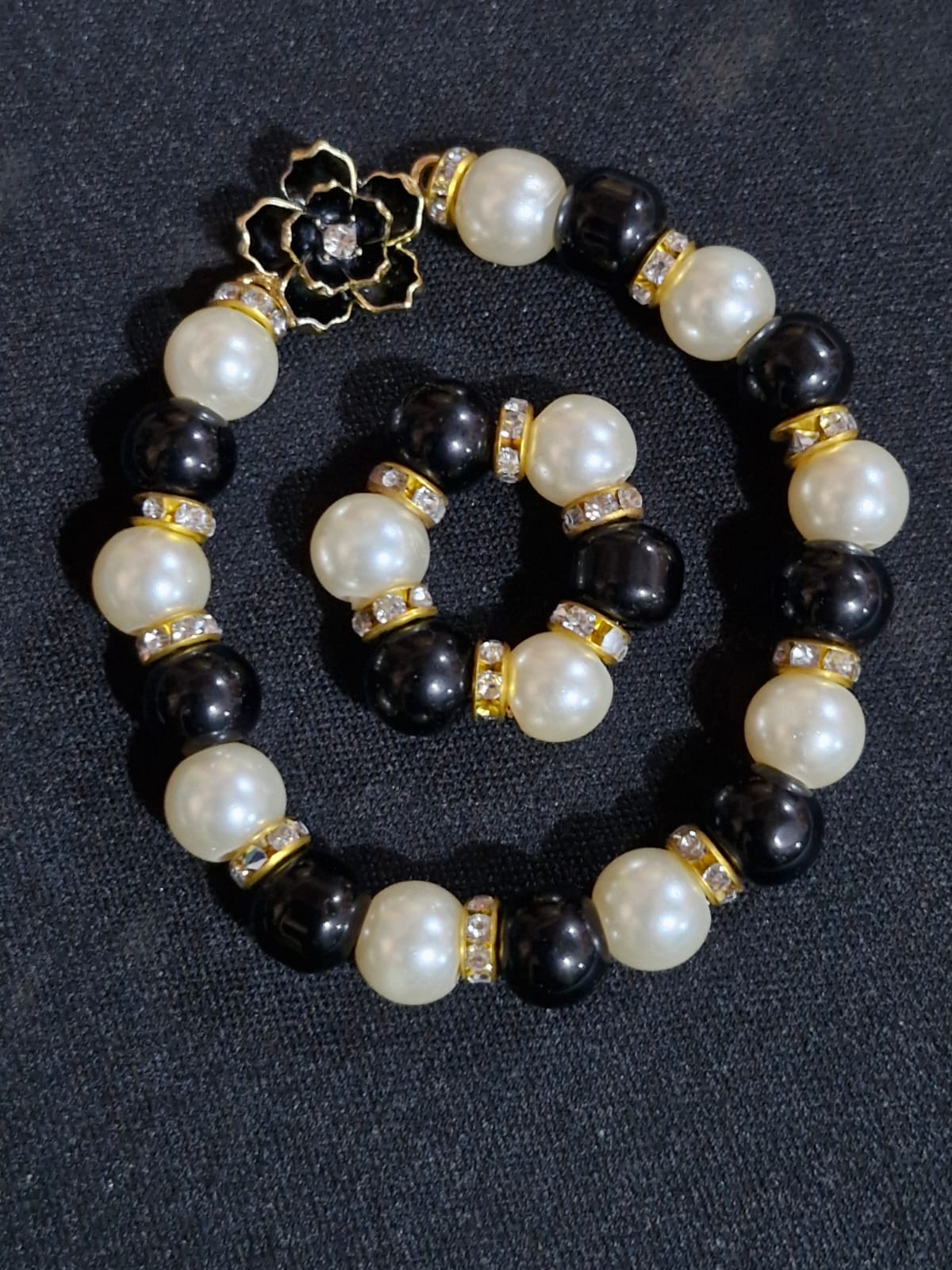 Handmade Black & White Beaded Bracelet⠋